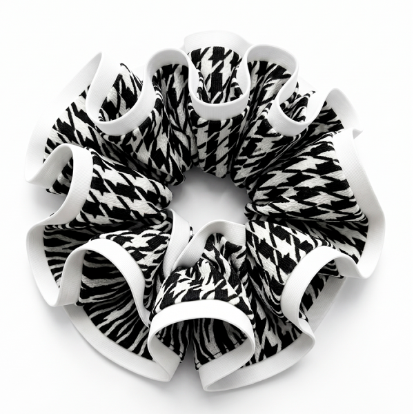 Scrunchie XL Patron Negro-Blanco con Sesgo Blanco