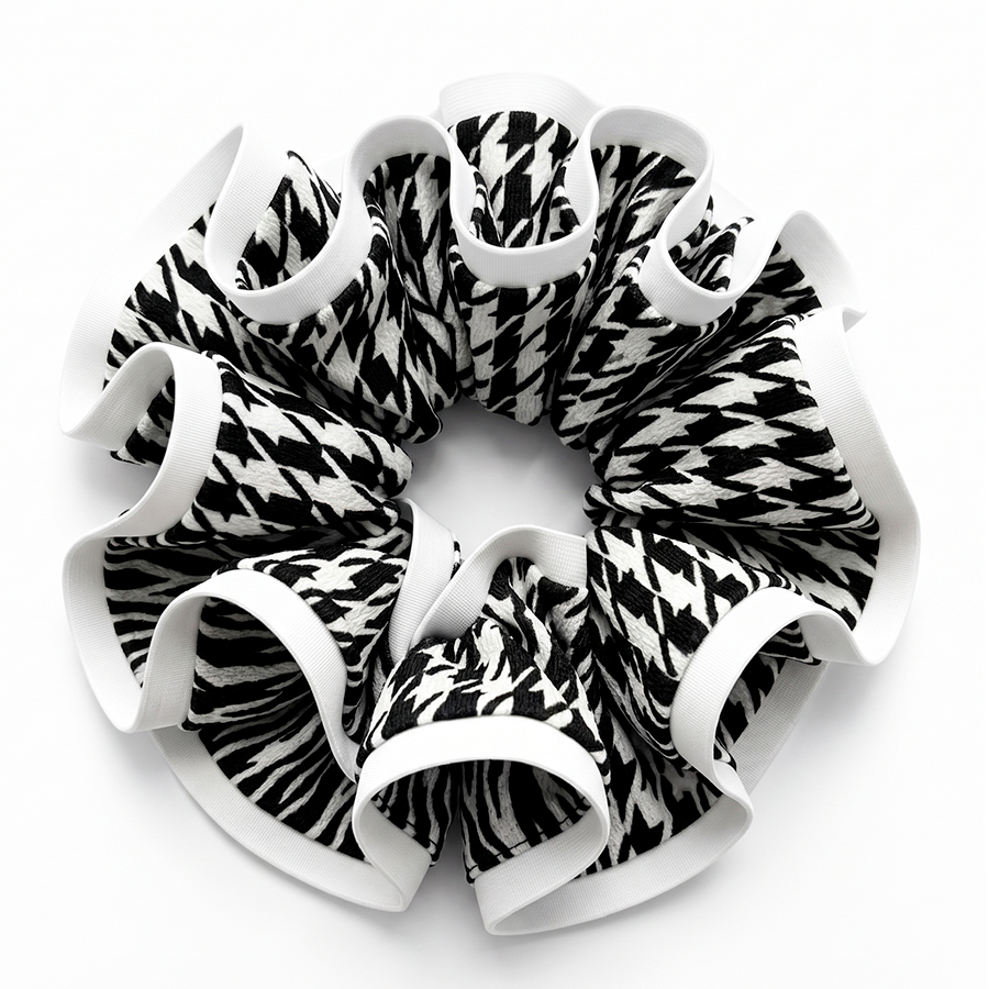 Scrunchie XL Patron Negro-Blanco con Sesgo Blanco