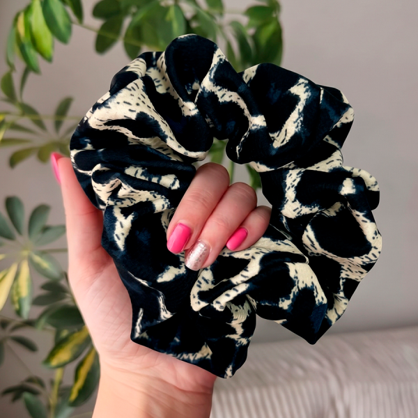 Maxi Scrunchie Patron Animal Print blanco y negro